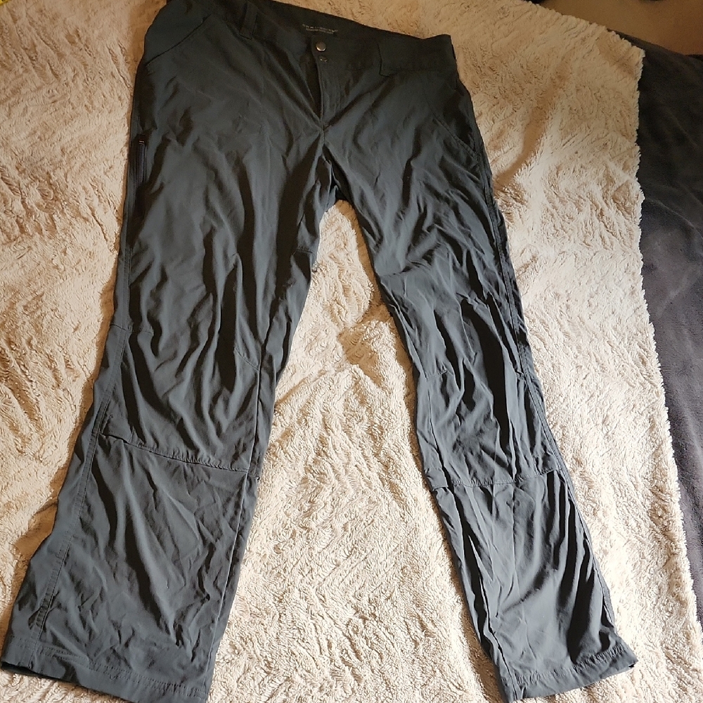 Columbia Men's Dark Gray Cargo Pants